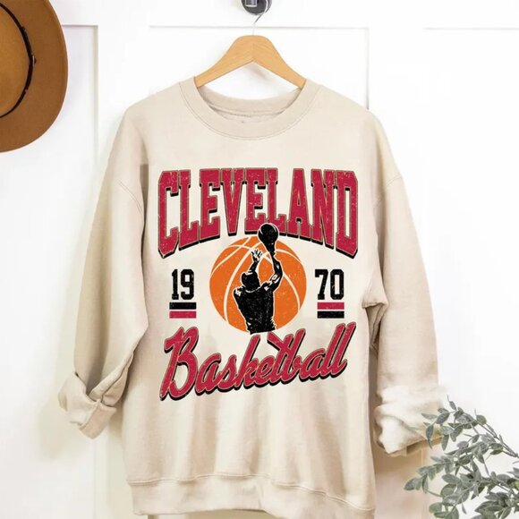 Vintage Cleveland Cavaliers Basketball Crewneck Sweatshirt, Cleveland Logo NBA - Picture 1 of 2